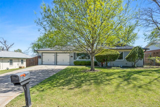 211 Mildred Lane, Benbrook, TX 76126