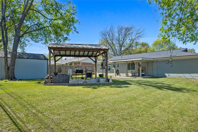 211 Mildred Lane, Benbrook, TX 76126