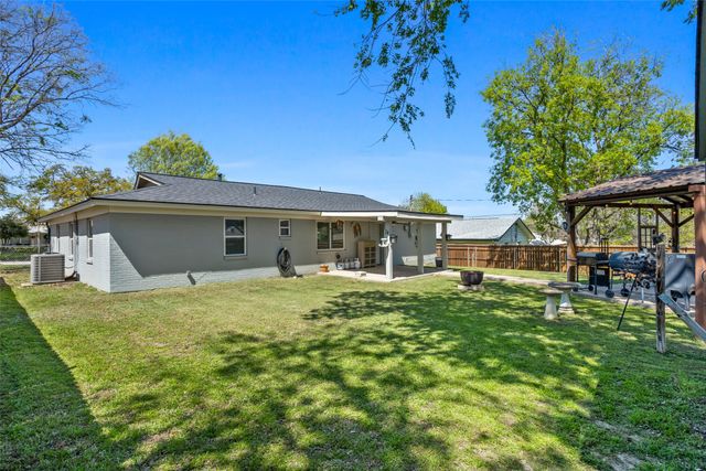 211 Mildred Lane, Benbrook, TX 76126
