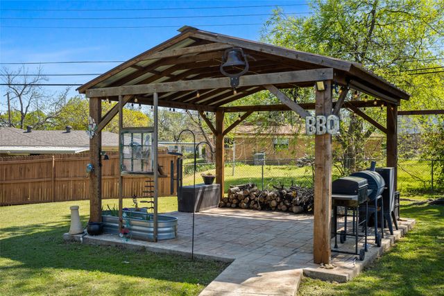 211 Mildred Lane, Benbrook, TX 76126