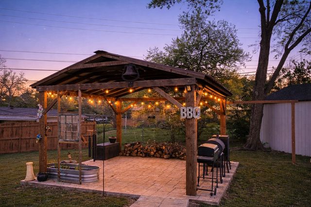 211 Mildred Lane, Benbrook, TX 76126