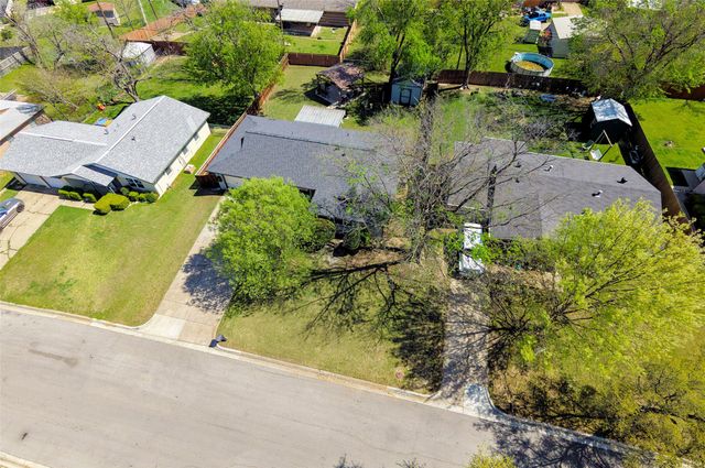 211 Mildred Lane, Benbrook, TX 76126