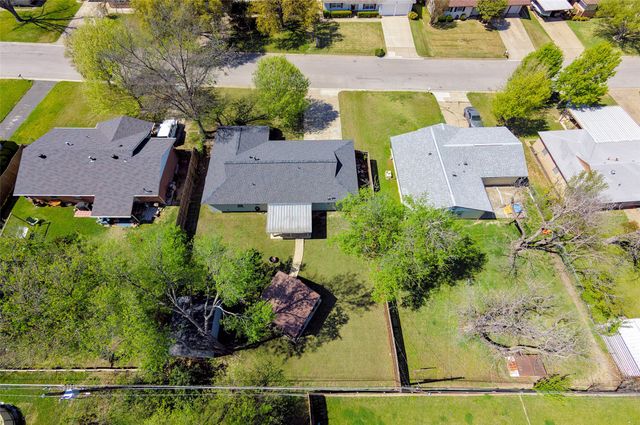 211 Mildred Lane, Benbrook, TX 76126