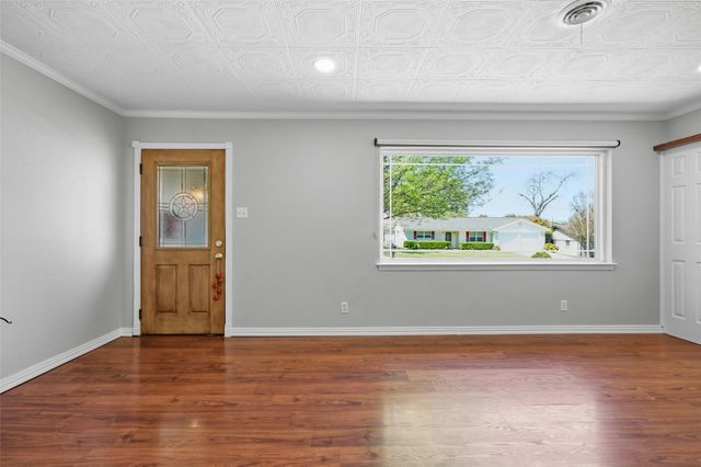 211 Mildred Lane, Benbrook, TX 76126