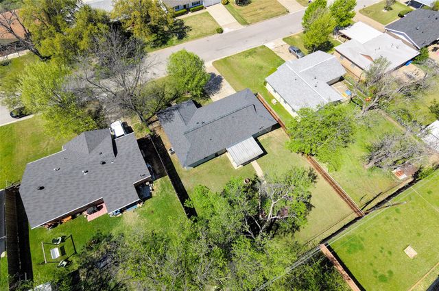 211 Mildred Lane, Benbrook, TX 76126