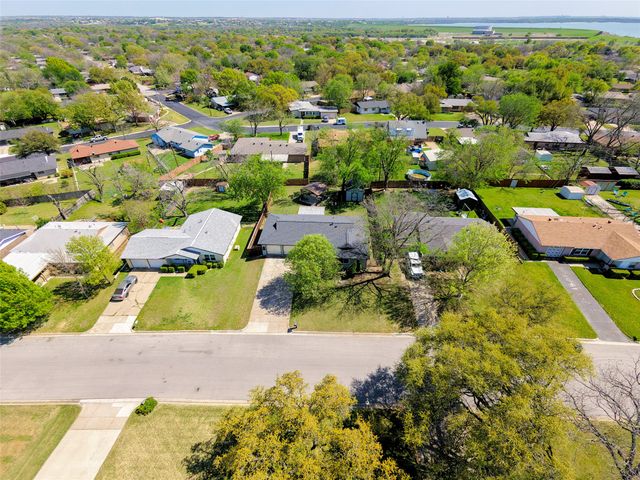 211 Mildred Lane, Benbrook, TX 76126