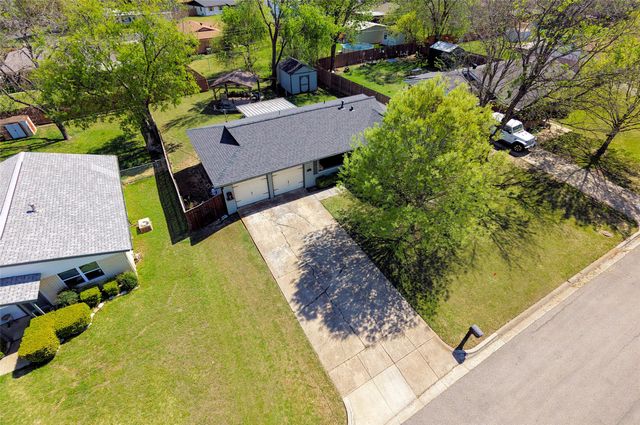 211 Mildred Lane, Benbrook, TX 76126
