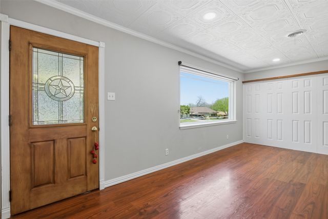 211 Mildred Lane, Benbrook, TX 76126