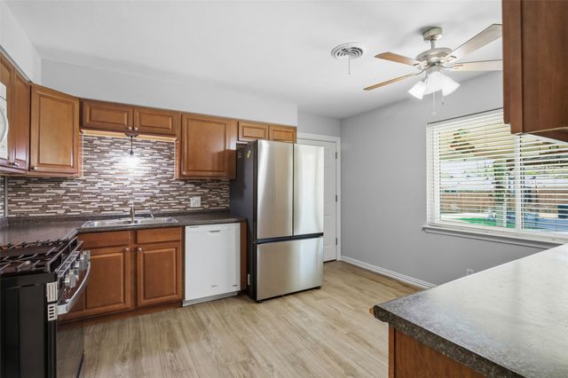 211 Mildred Lane, Benbrook, TX 76126