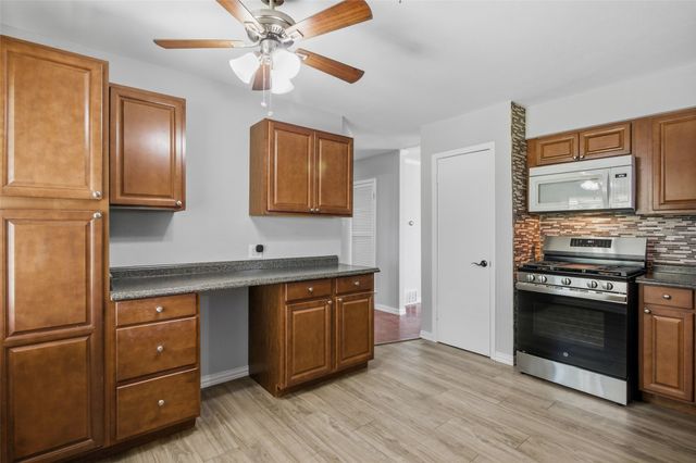 211 Mildred Lane, Benbrook, TX 76126