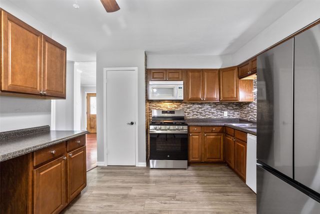 211 Mildred Lane, Benbrook, TX 76126