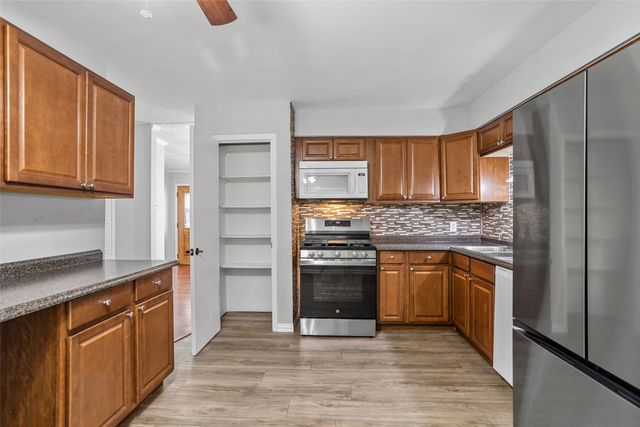 211 Mildred Lane, Benbrook, TX 76126