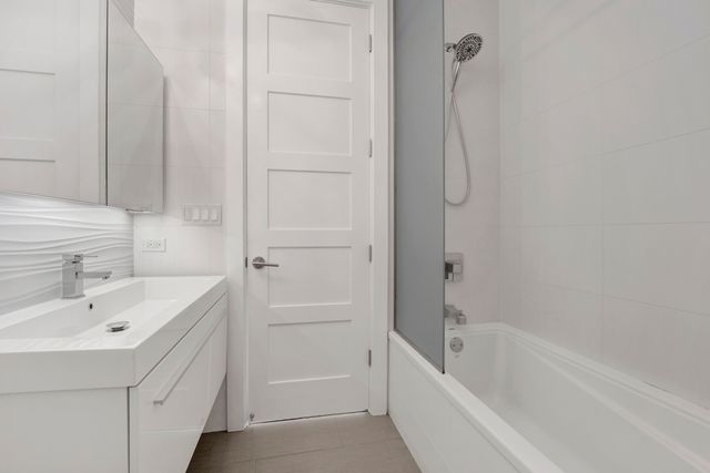 1404 W Chicago Avenue 4, Chicago, IL 60642