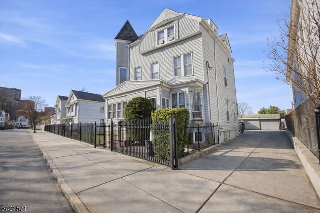 13 May St, Newark City, NJ 07104