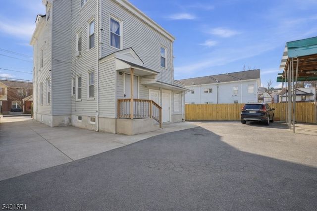 13 May St, Newark City, NJ 07104