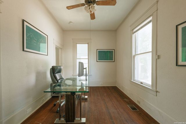 932 W Woodlawn Ave, San Antonio, TX 78201