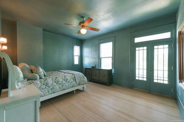 932 W Woodlawn Ave, San Antonio, TX 78201