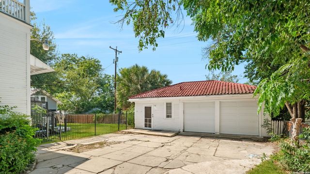 932 W Woodlawn Ave, San Antonio, TX 78201