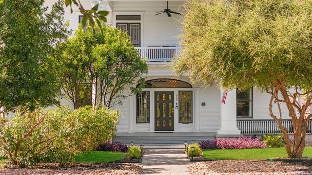 932 W Woodlawn Ave, San Antonio, TX 78201