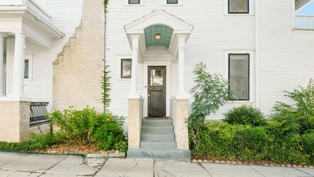 932 W Woodlawn Ave, San Antonio, TX 78201