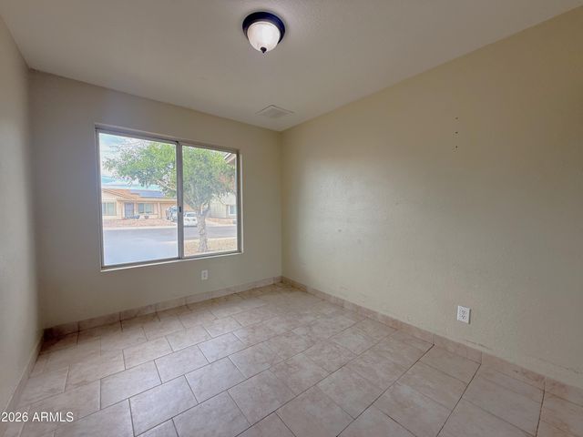 945 W GEMINI Drive, Tempe, AZ 85283