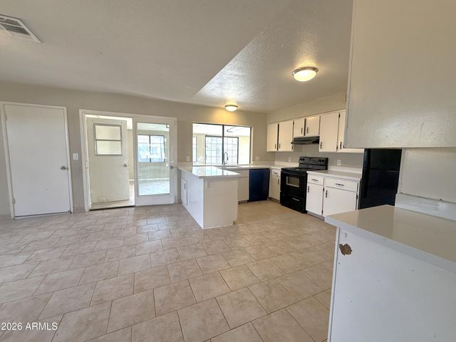 945 W GEMINI Drive, Tempe, AZ 85283