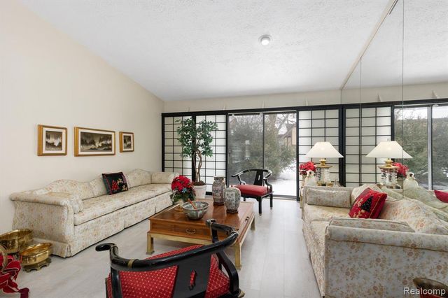 28440 Villa Court suite 507, Southfield, MI 48076