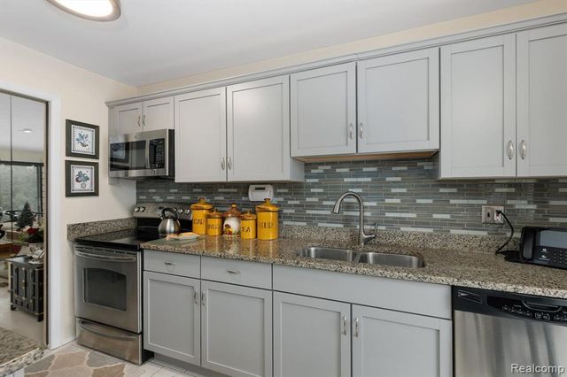 28440 Villa Court suite 507, Southfield, MI 48076