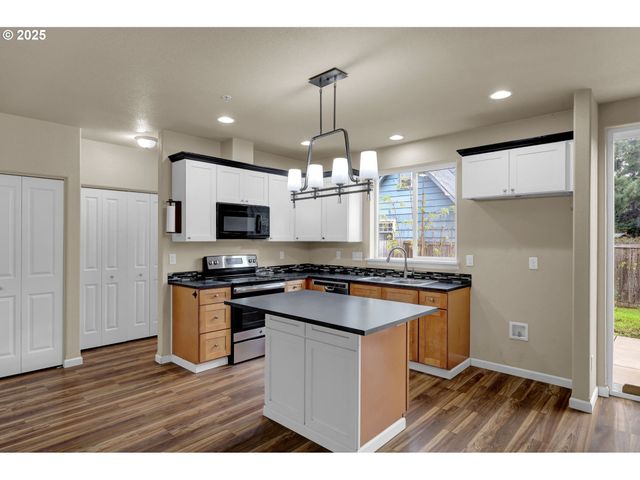 1725 ALLEA Dr, Eugene, OR 97404