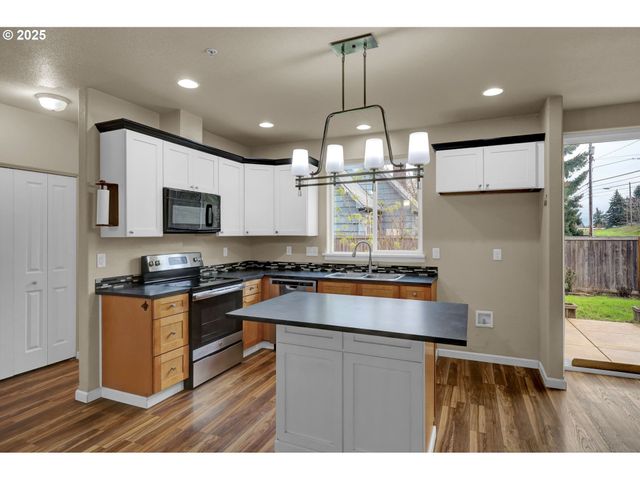 1725 ALLEA Dr, Eugene, OR 97404