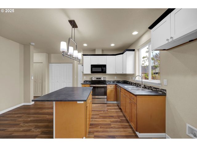 1725 ALLEA Dr, Eugene, OR 97404