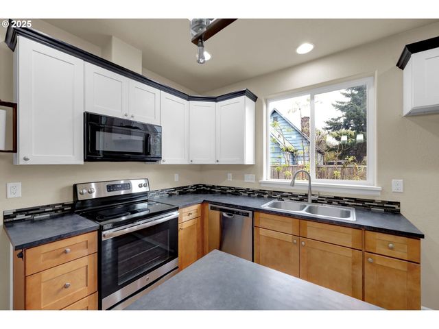 1725 ALLEA Dr, Eugene, OR 97404