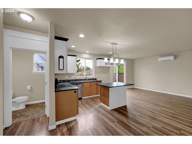 1725 ALLEA Dr, Eugene, OR 97404