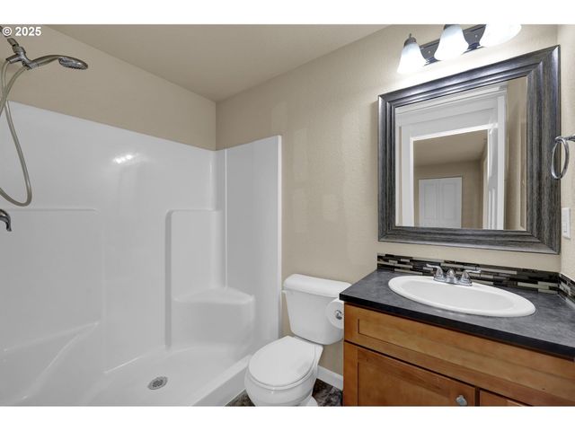 1725 ALLEA Dr, Eugene, OR 97404