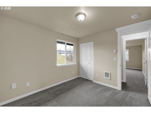 1725 ALLEA Dr, Eugene, OR 97404