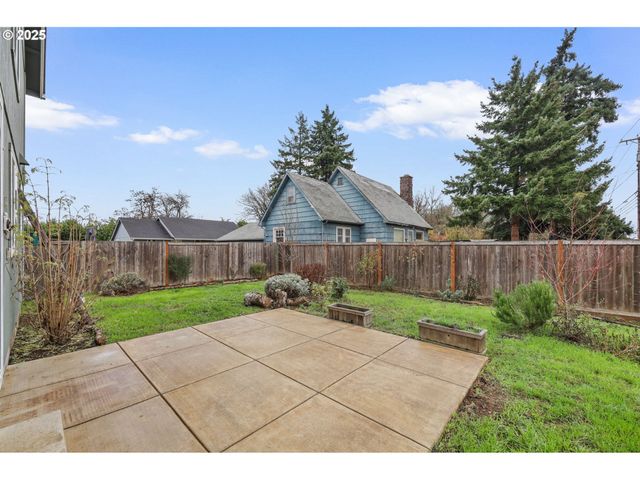 1725 ALLEA Dr, Eugene, OR 97404