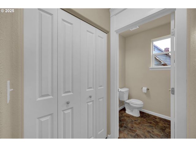 1725 ALLEA Dr, Eugene, OR 97404