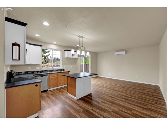 1725 ALLEA Dr, Eugene, OR 97404