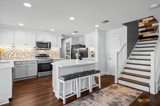821 Bella Vista Circle, Kyle, TX 78640