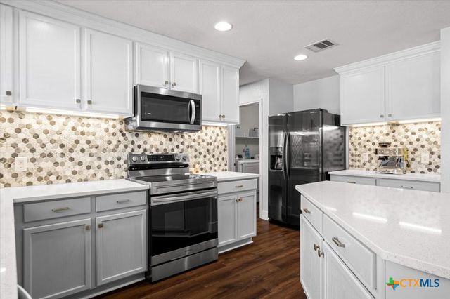 821 Bella Vista Circle, Kyle, TX 78640