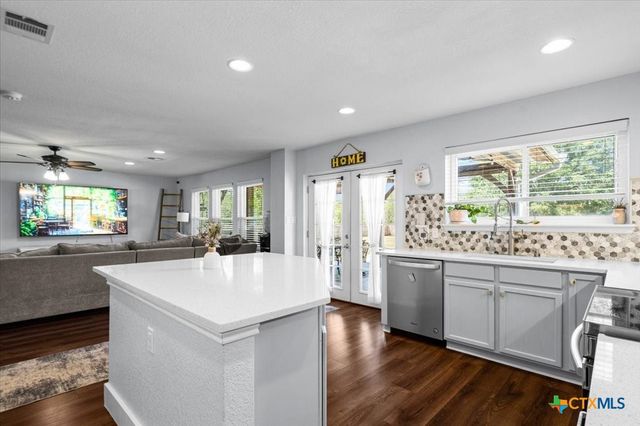 821 Bella Vista Circle, Kyle, TX 78640