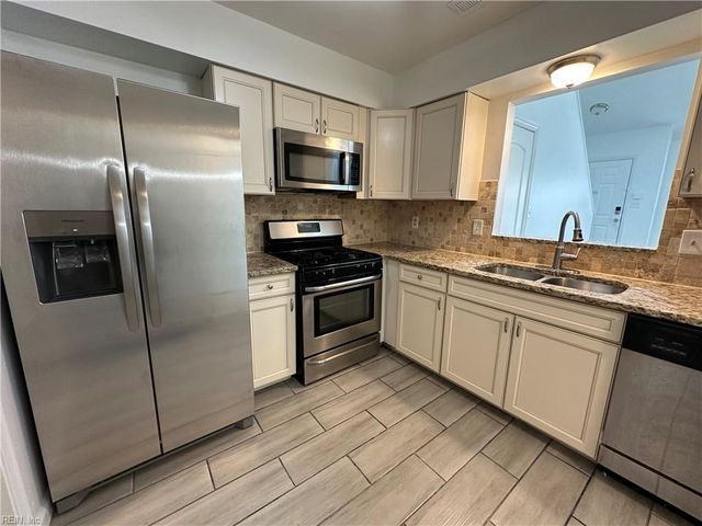 61 Riverchase DR, Hampton, VA 23669