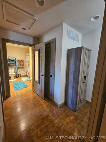 203 E Red Oak Drive, Durant, OK 74701