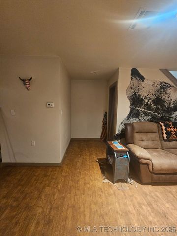 203 E Red Oak Drive, Durant, OK 74701