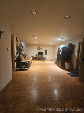 203 E Red Oak Drive, Durant, OK 74701