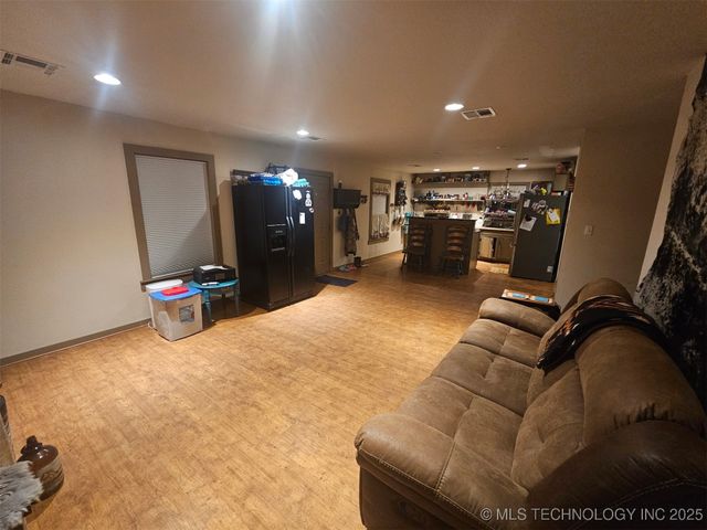 203 E Red Oak Drive, Durant, OK 74701