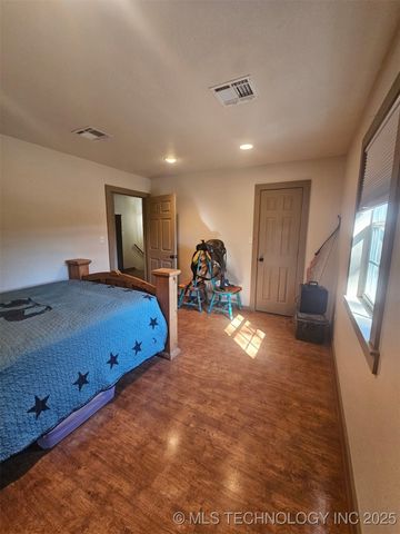 203 E Red Oak Drive, Durant, OK 74701