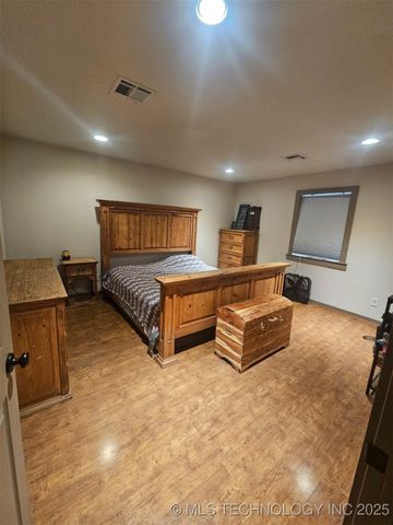 203 E Red Oak Drive, Durant, OK 74701