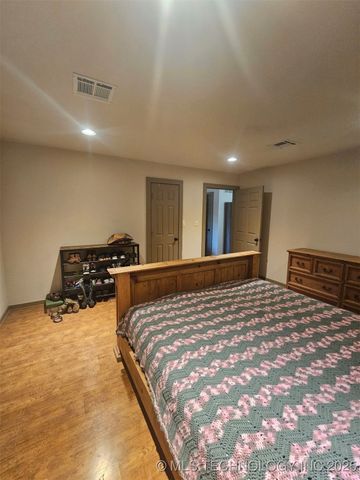 203 E Red Oak Drive, Durant, OK 74701