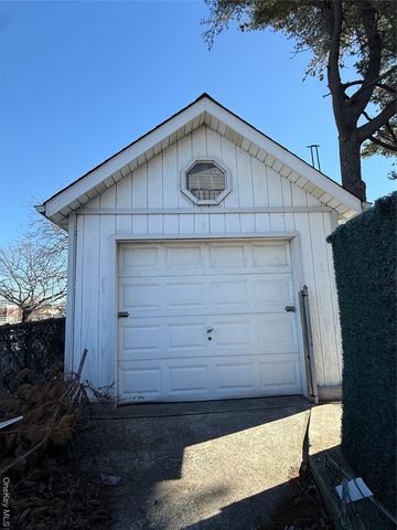 6111 156th Street, Flushing, NY 11367